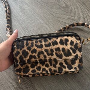 Stylish Leopard Print Crossbody Bag